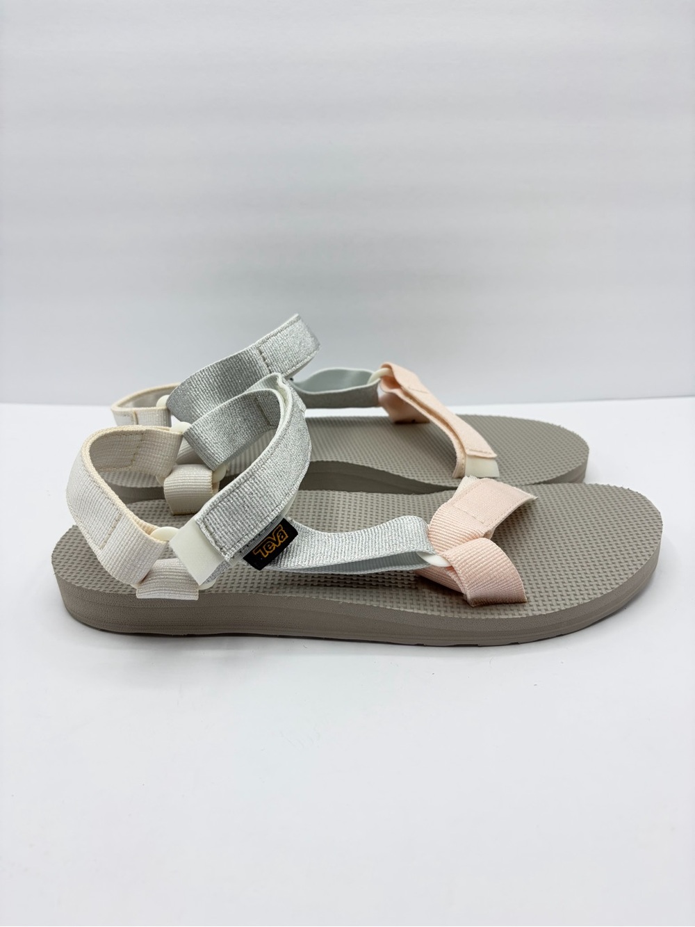 Teva Women’s Sizes 8 and 9 Original Universal Sandals Pearl Metallic Summer